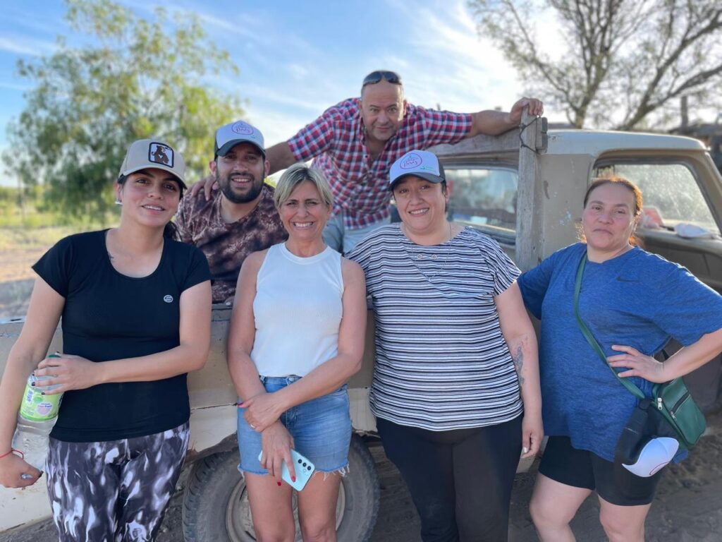 De izquierda a derecha: Caro Pérez, Alexis Giannoni, Débora Quiroga, Gustavo Olmos, Caro Torres y María José Buffa